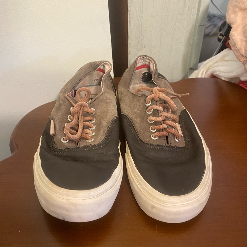 •Vans• Leather/ Suede Shoes